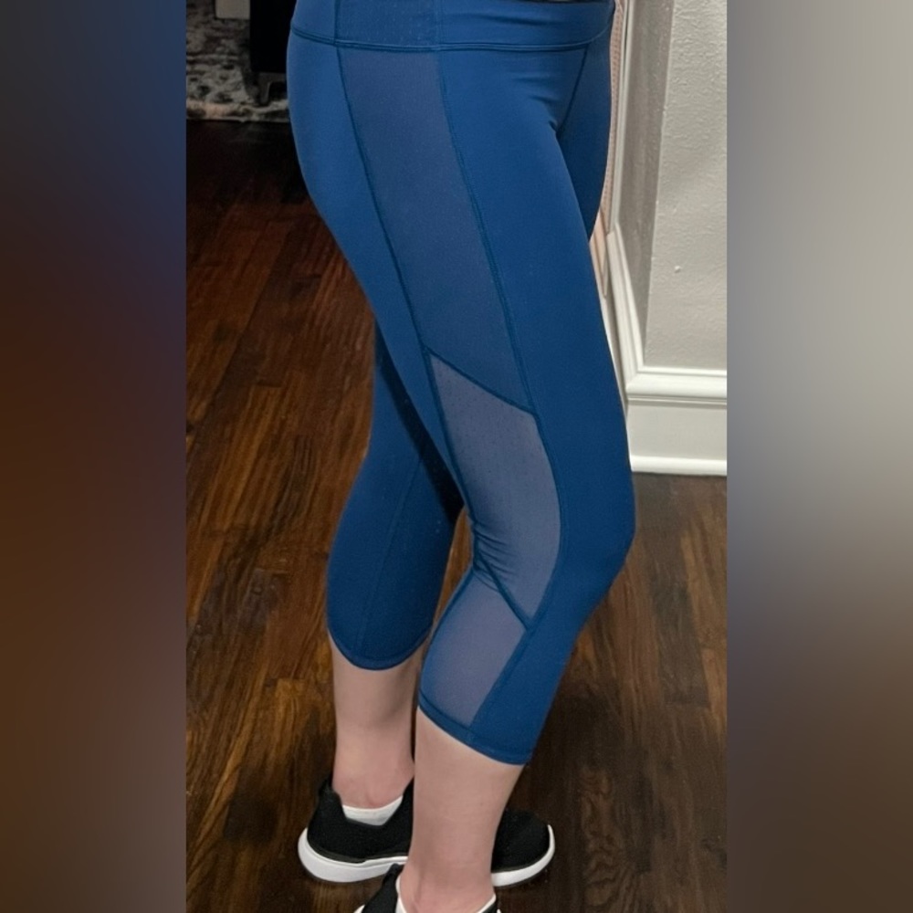 LULULEMON Blue leggings.  Women’s size 10. Excellent condition!!